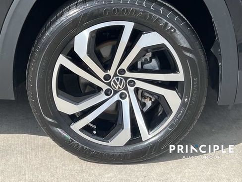Certified 2023 Volkswagen Atlas Cross Sport SEL AWD/4WD image 4