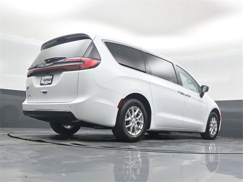 New 2026 Chrysler Pacifica Select image 41