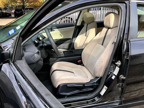 Used 2017 Honda Civic EX image 7