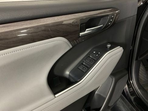 Used 2022 Toyota Highlander Platinum AWD/4WD image 30