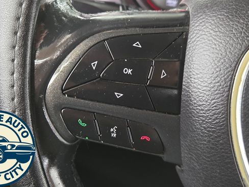 Used 2018 Dodge Charger SXT RWD image 18