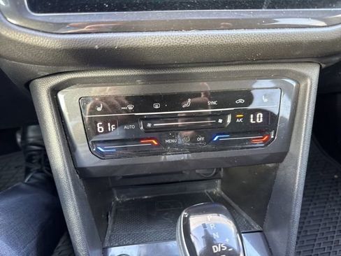 Used 2022 Volkswagen Tiguan SE image 13