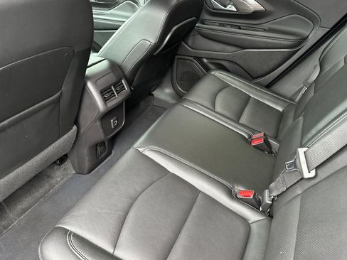 Used 2024 GMC Terrain SLT image 13