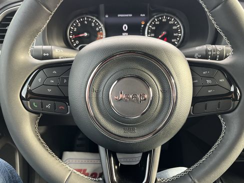 Used 2021 Jeep Renegade Latitude image 12