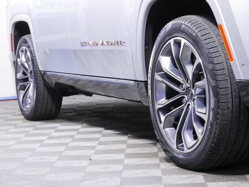 Certified 2023 Jeep Grand Wagoneer Series III w/ HD Trailer Tow Package AWD/4WD image 8