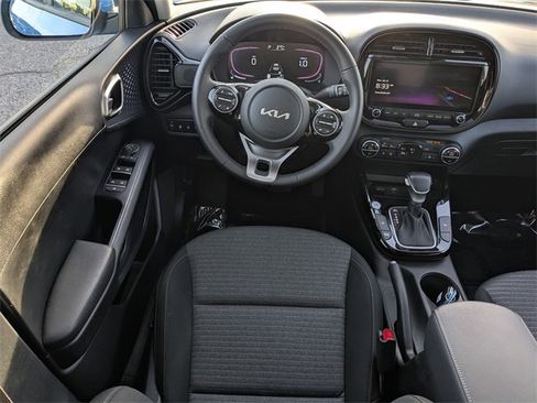 Used 2023 Kia Soul EX image 15
