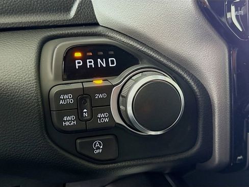 New 2026 RAM 1500 4x4 Crew Cab image 17