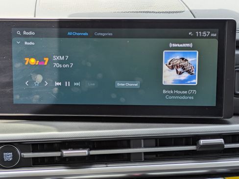 Used 2025 Hyundai Santa Fe SEL FWD image 17