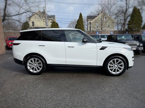 Used 2025 Land Rover Range Rover Sport SE AWD/4WD image 4