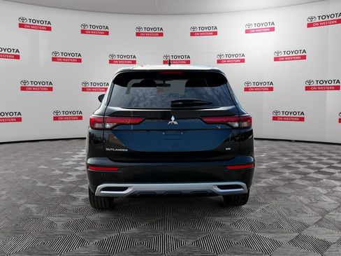 Used 2024 Mitsubishi Outlander SE image 4