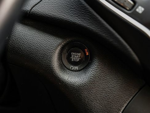 Used 2019 Jeep Cherokee Latitude Plus w/ Comfort/Convenience Group image 27