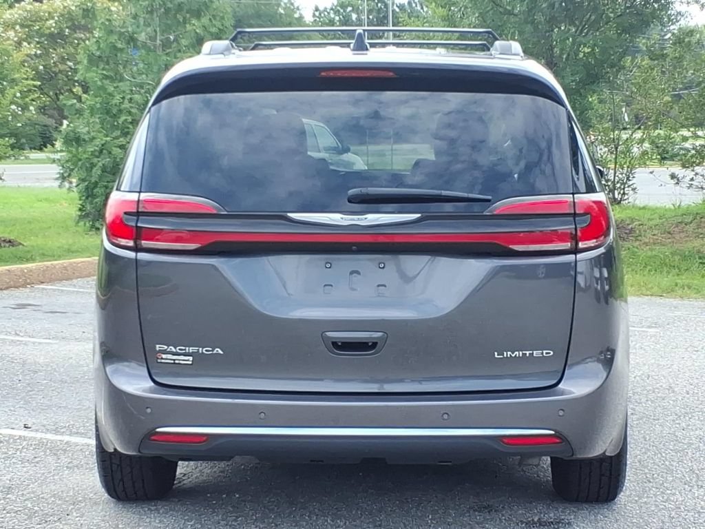 Used 2023 Chrysler Pacifica Limited FWD image 8