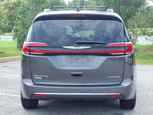 Used 2023 Chrysler Pacifica Limited FWD image 8