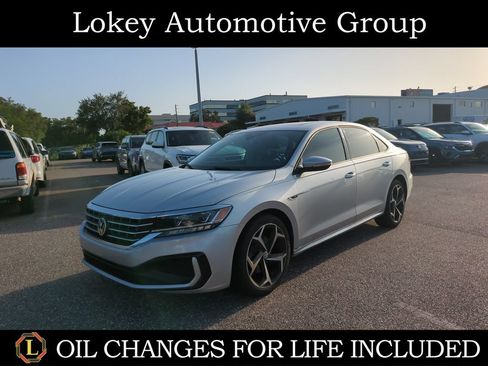 Used 2020 Volkswagen Passat 2.0T R-Line FWD image 1
