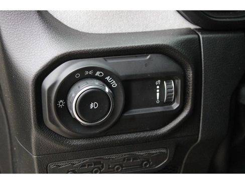 Used 2025 Jeep Wrangler Sport S image 30