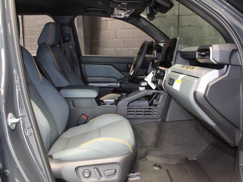 Used 2025 Toyota 4Runner Trailhunter image 61