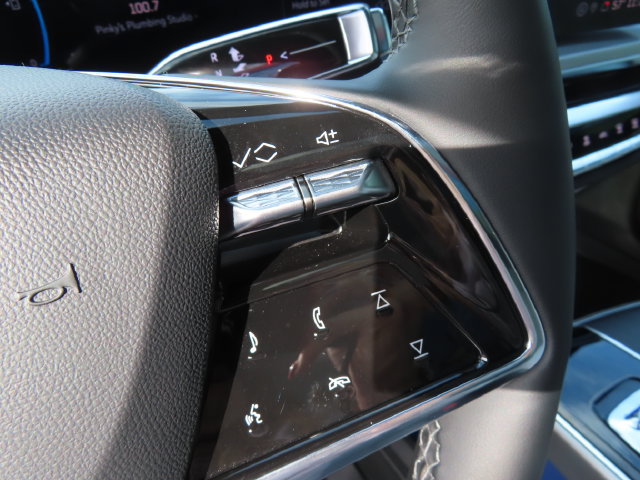 Used 2025 Cadillac Lyriq Luxury w/ LPO, Floor Liner Package AWD/4WD image 17