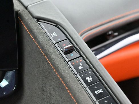 Used 2025 Chevrolet Corvette Stingray Premium Conv w/ Z51 Performance Package image 28