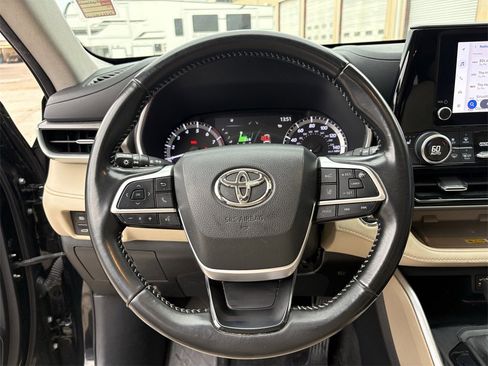 Used 2023 Toyota Highlander XSE image 15