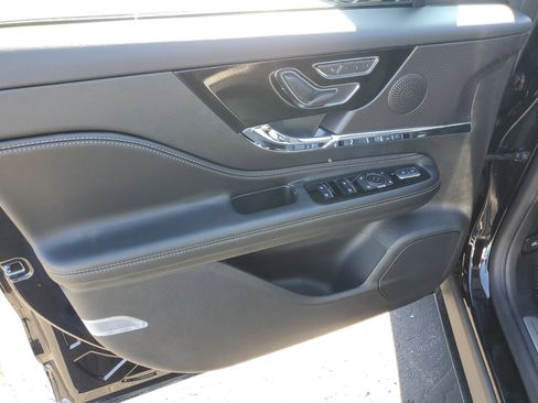 New 2026 Lincoln Corsair Premiere image 8