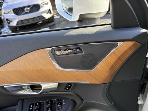 Used 2024 Volvo XC90 B6 Plus image 12