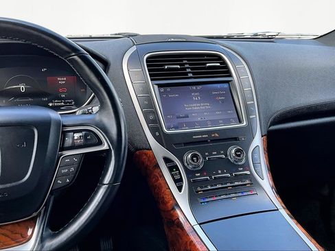 Used 2020 Lincoln Nautilus Reserve w/ Equipment Group 201A image 6