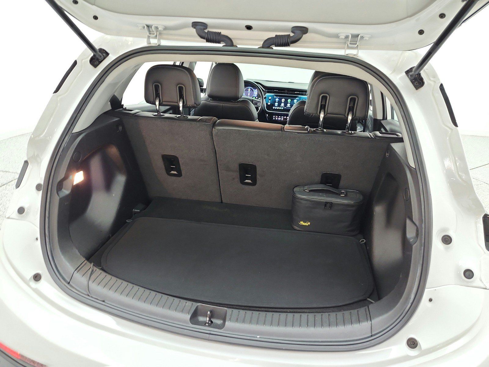 Used 2023 Chevrolet Bolt LT w/ Infotainment Package FWD image 21