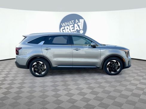 Certified 2025 Kia Sorento EX w/ EX Panoramic Sunroof Package image 8