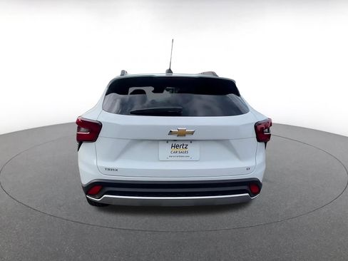 Used 2025 Chevrolet Trax LT image 12