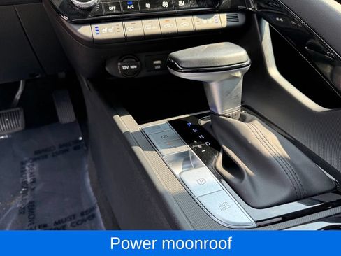 Used 2024 Hyundai Elantra Limited FWD image 15
