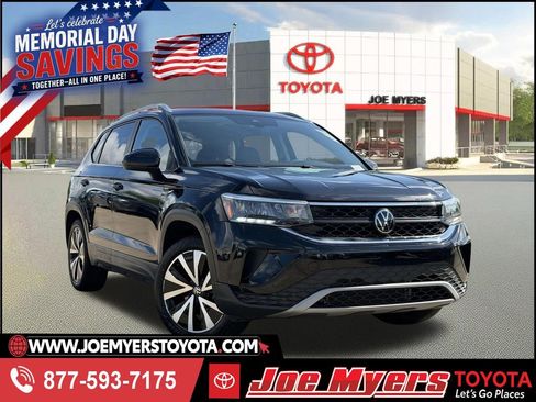 Used 2024 Volkswagen Taos SE FWD image 1