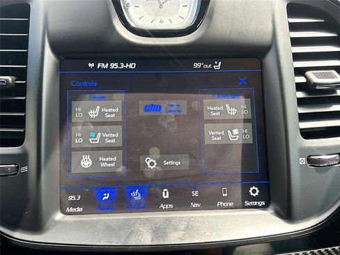 Used 2023 Chrysler 300 C image 23