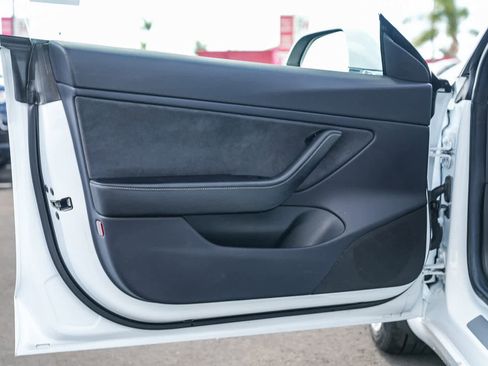 Used 2018 Tesla Model 3 Long Range image 19