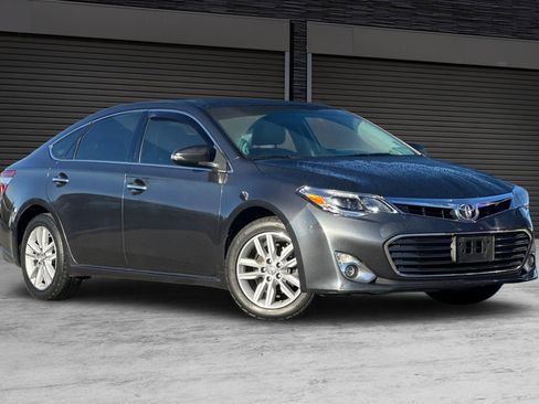 Used 2013 Toyota Avalon Limited image 2