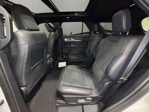 Used 2025 Ford Explorer ST image 21