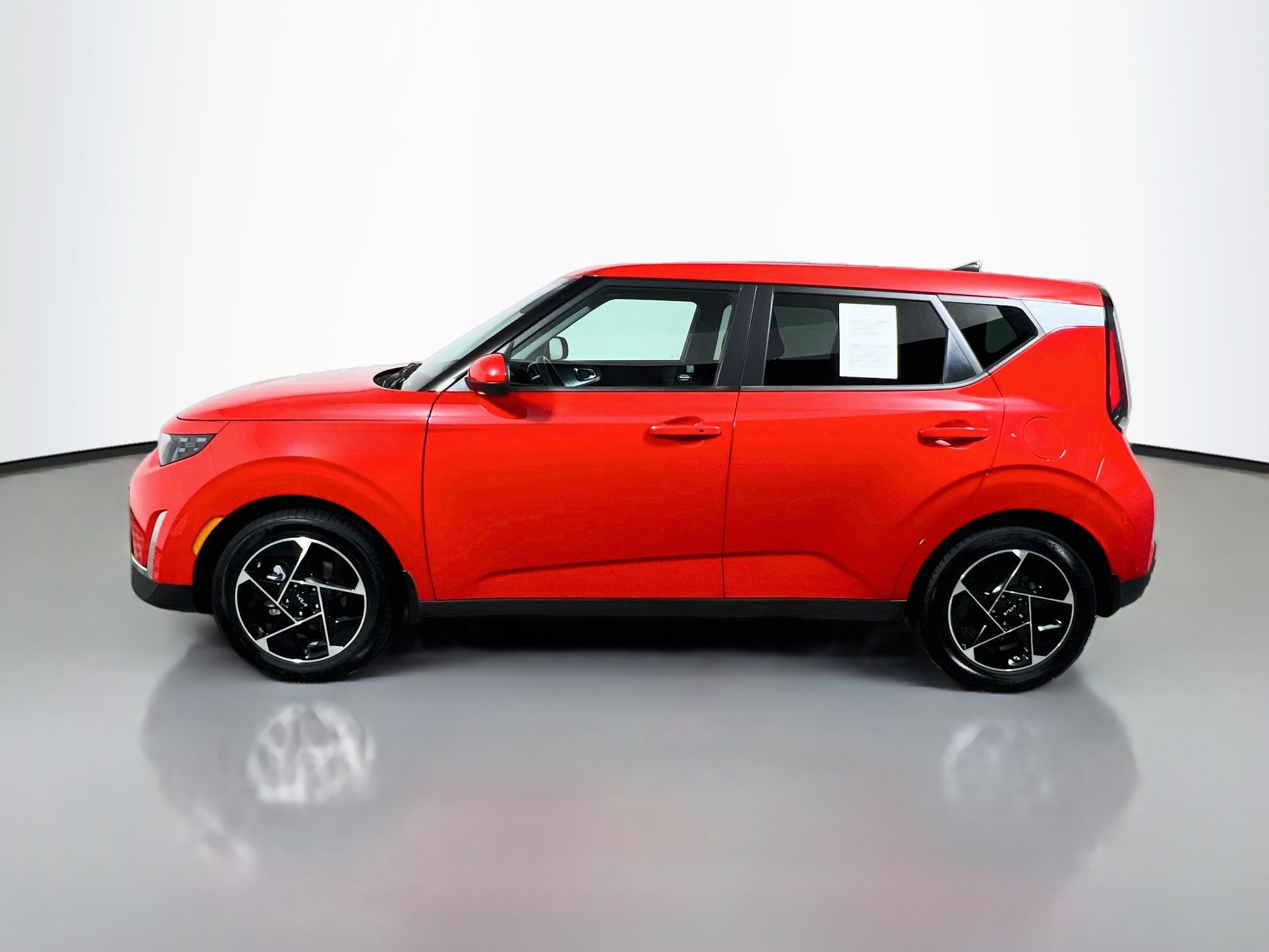 Used 2025 Kia Soul EX FWD image 9