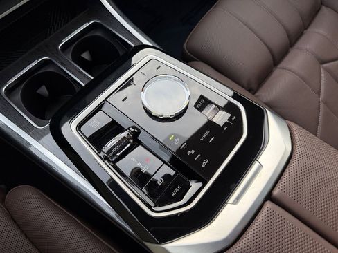 Certified 2026 BMW 750e xDrive AWD/4WD image 25