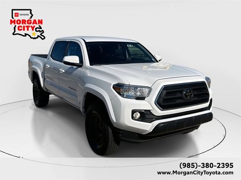 Used 2022 Toyota Tacoma SR5 w/ Technology Package image 1