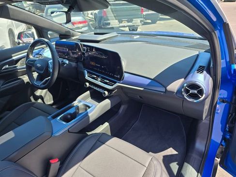 New 2025 Chevrolet Equinox EV LT w/ Convenience Package II FWD image 12