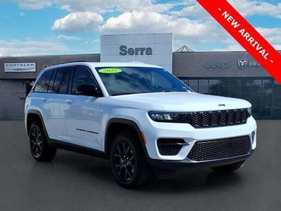 Used 2025 Jeep Grand Cherokee Altitude