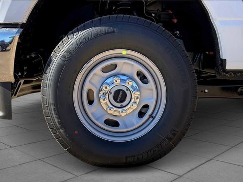 New 2026 Ford F250 XL w/ XL Chrome Package image 11