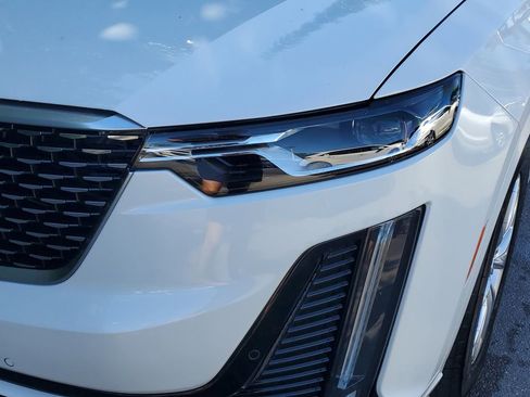 New 2025 Cadillac XT6 Luxury image 10