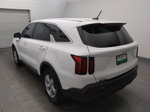 Used 2023 Kia Sorento LX FWD image 5