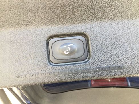 Used 2017 Ford Explorer XLT w/ Equipment Group 202A AWD/4WD image 19