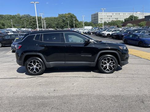Used 2024 Jeep Compass Latitude AWD/4WD image 7