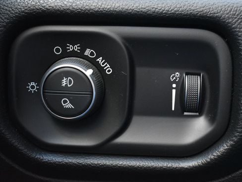 Used 2021 RAM 1500 Big Horn AWD/4WD image 18