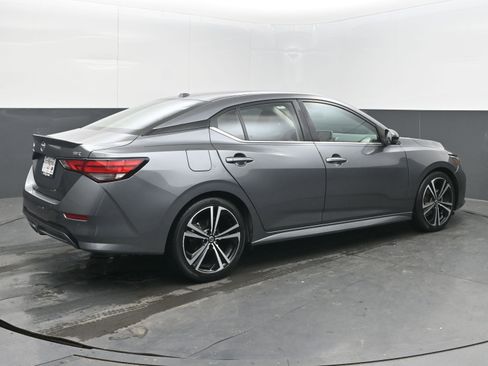 Used 2022 Nissan Sentra SR w/ Trunk Package image 9