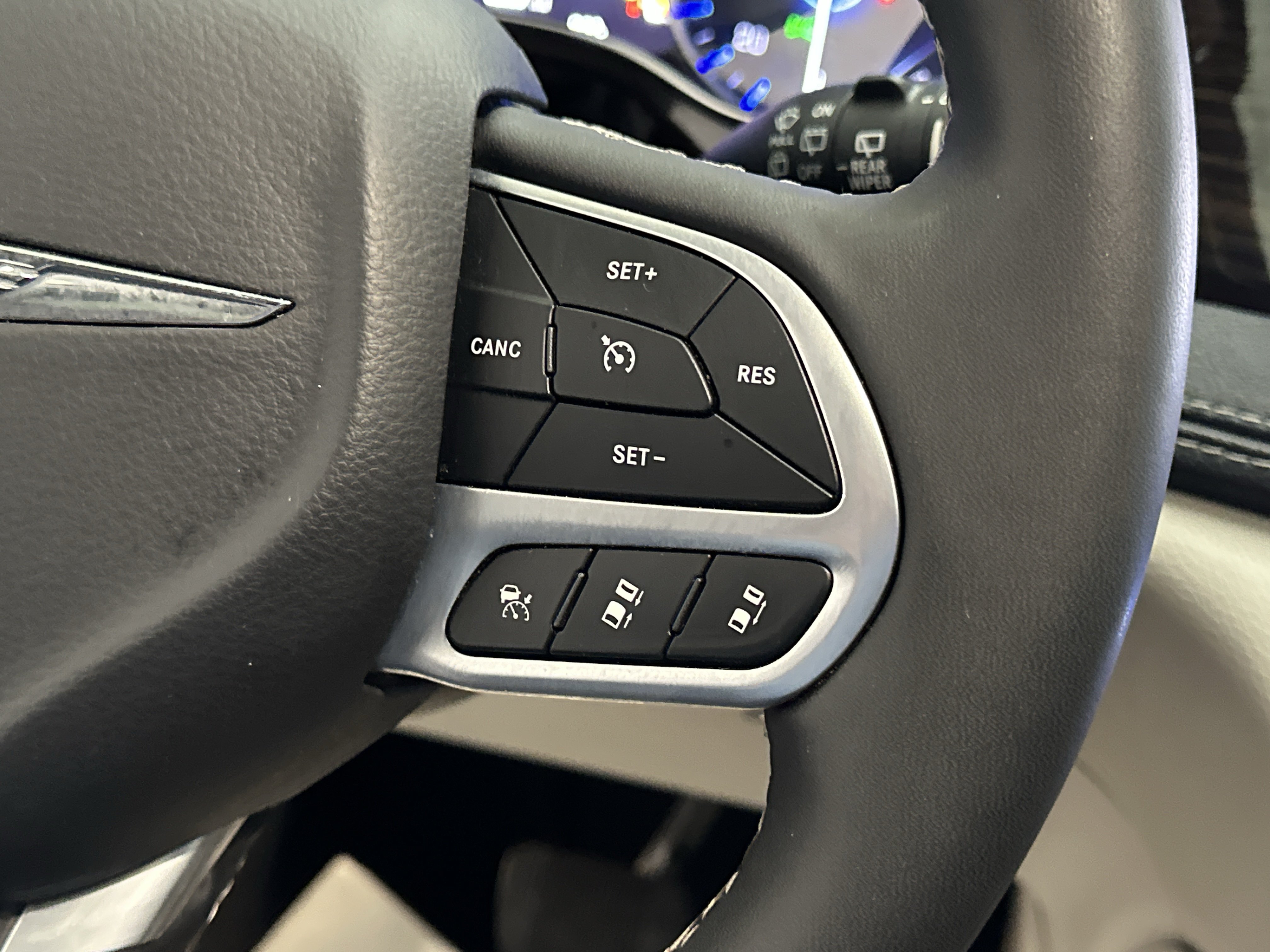 Used 2023 Chrysler Pacifica Limited FWD image 29