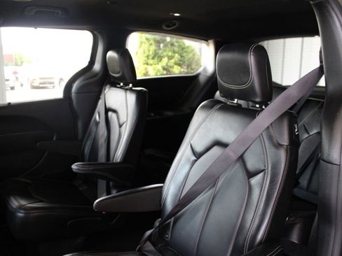 Used 2025 Chrysler Pacifica Select FWD image 28