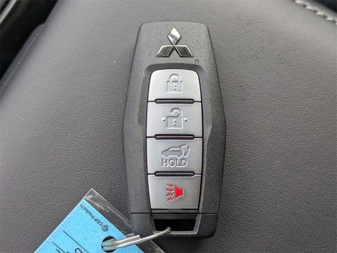 New 2026 Mitsubishi Outlander SE image 33